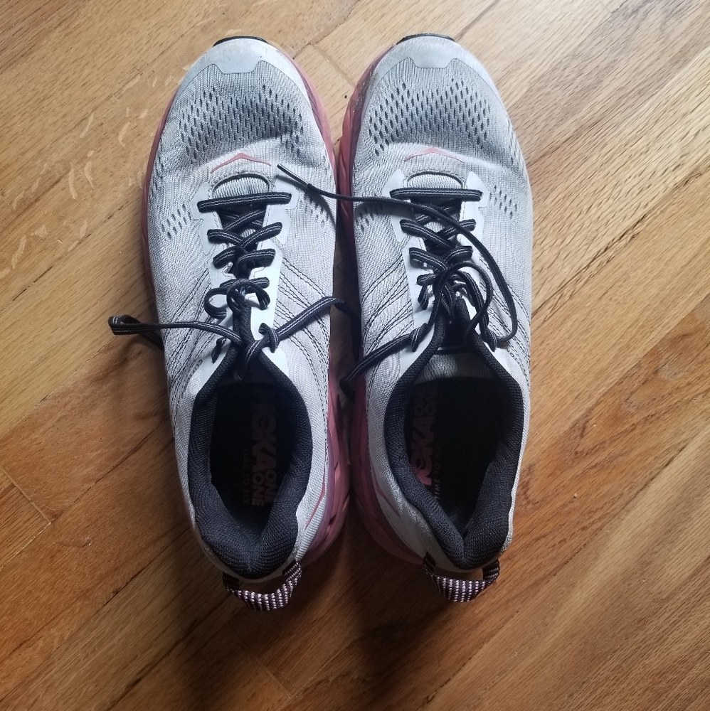Hoka One One - Picture 1 of 7